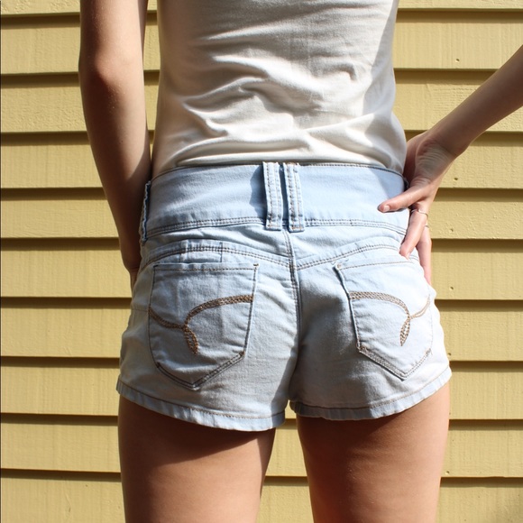 Light wash jean shorts - Picture 3 of 3